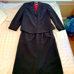 Tahari Women’s Skirt Suit